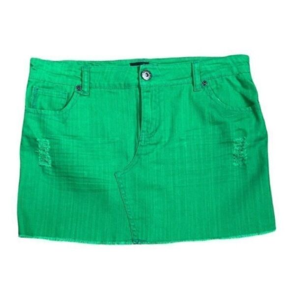 Rue21 Dresses & Skirts - RUE 21 Green Skirt, Size 9